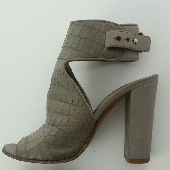 Vince Shoes - Vince ADDIE Woodsmoke Gray Croc Embossed Sandal
